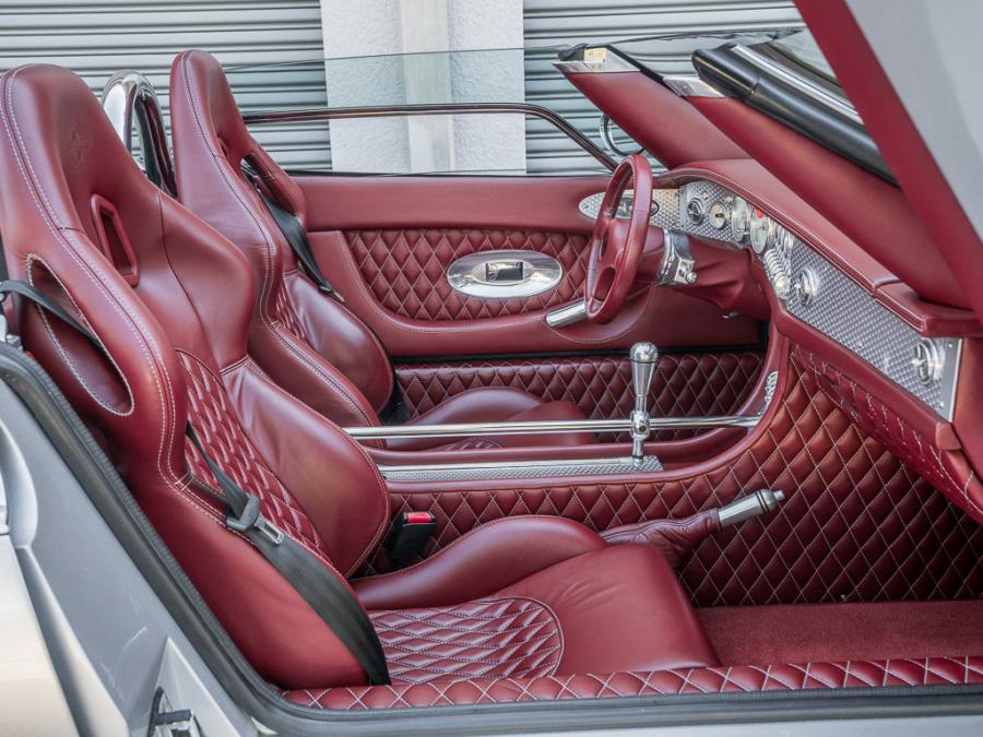Интерьер Spyker C8 Spyder 2006 года  (фото 85 из 131)
